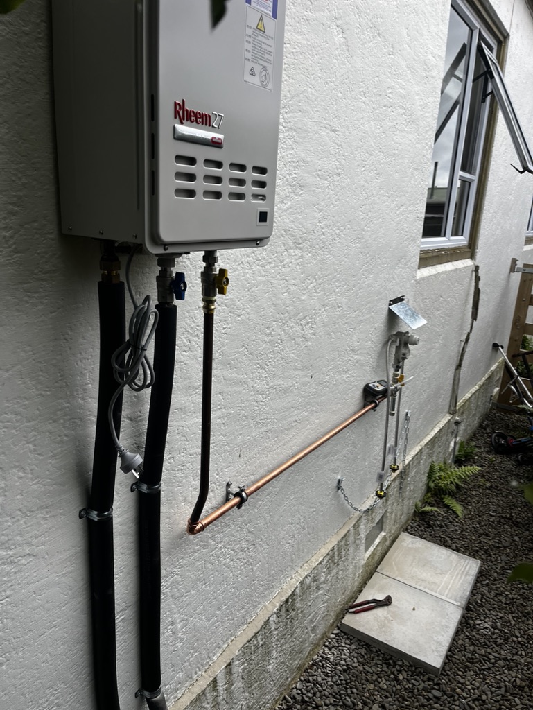 Continuous gas hot water install